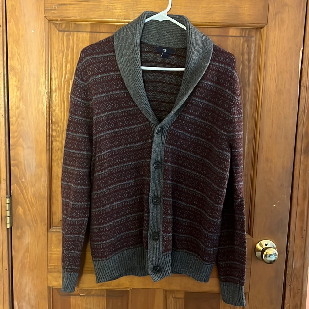 Gap gray and maroon cardigan